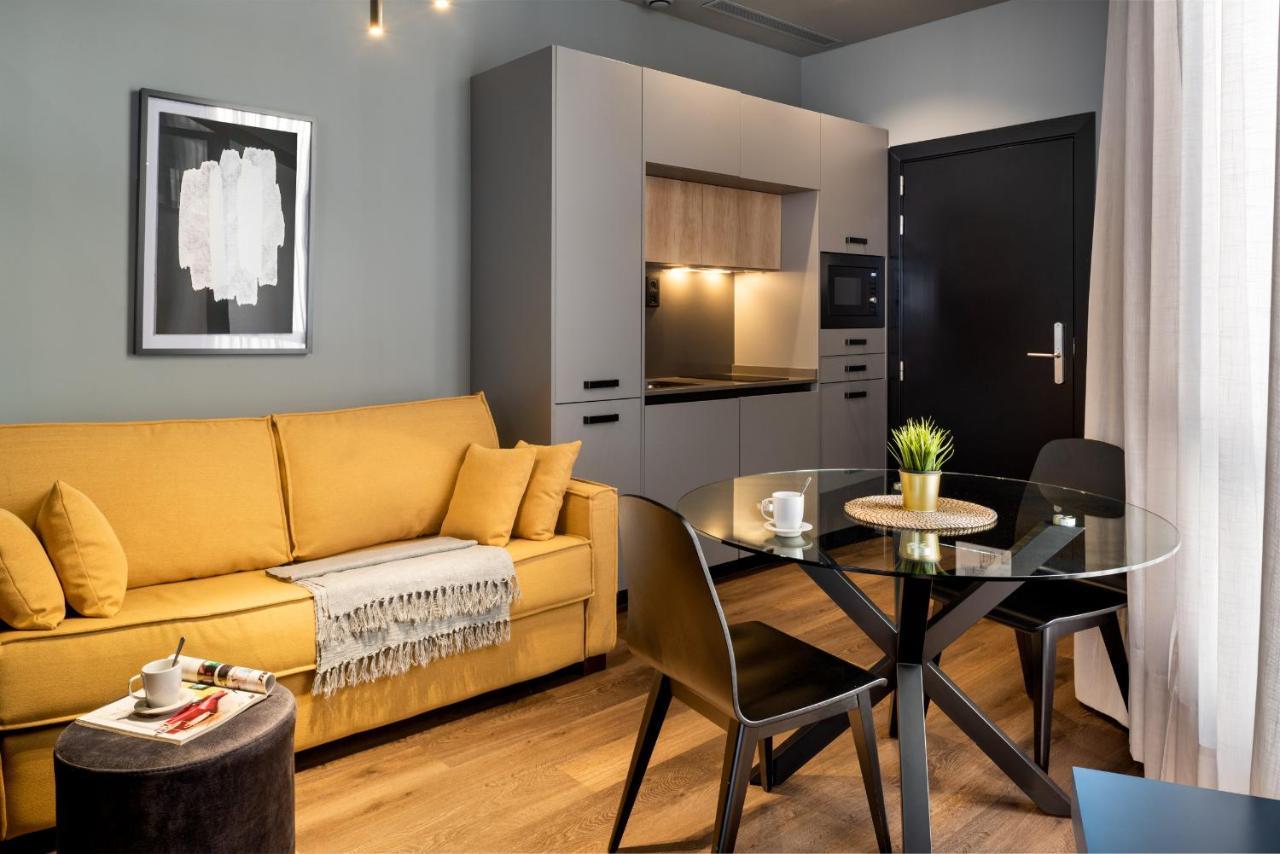 Muralla Sevilla Suites By Lola Ngoại thất bức ảnh